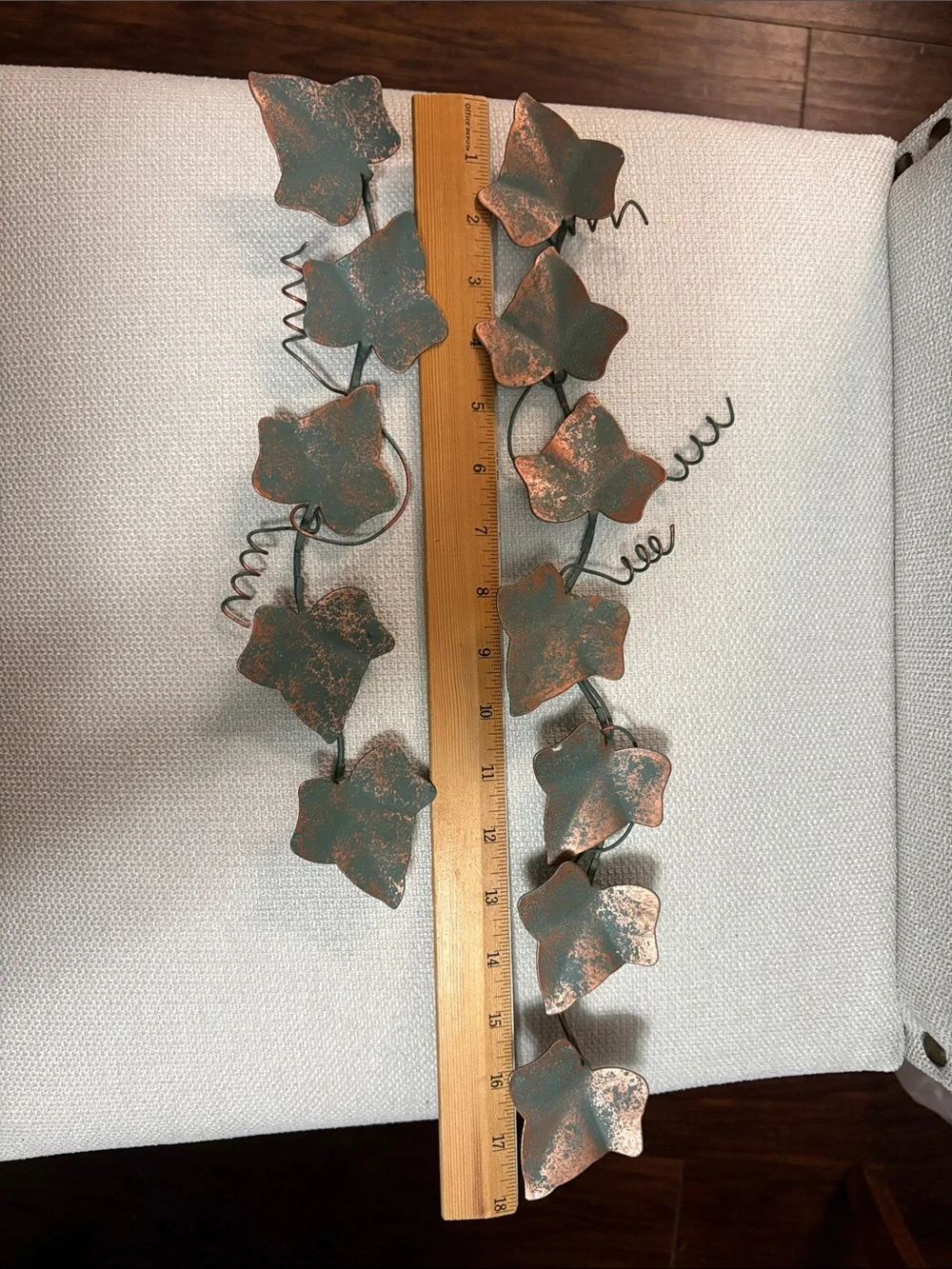 Distressed Green Metal Ivy Wall Accent
